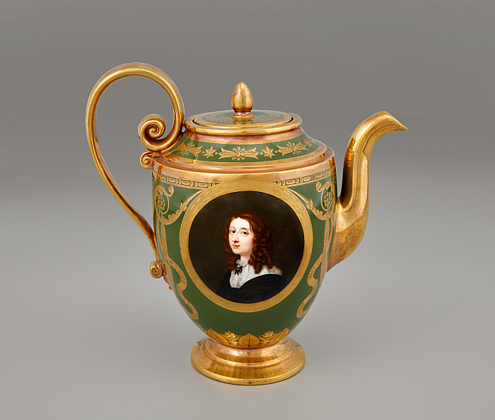 Teapot and cover (théière Asselin) with portraits of Anne of Austria (1601-1666) and Christina of Sweden (1626-1689)